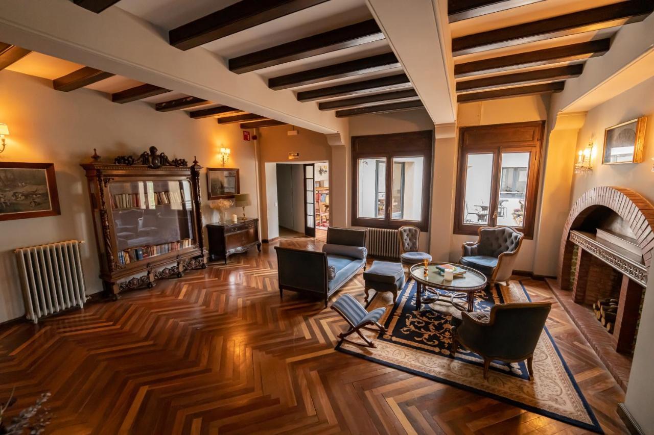 Angelats Hotel - A Signature Boutique Hotel & Restaurant リベス・デ・フレセル エクステリア 写真