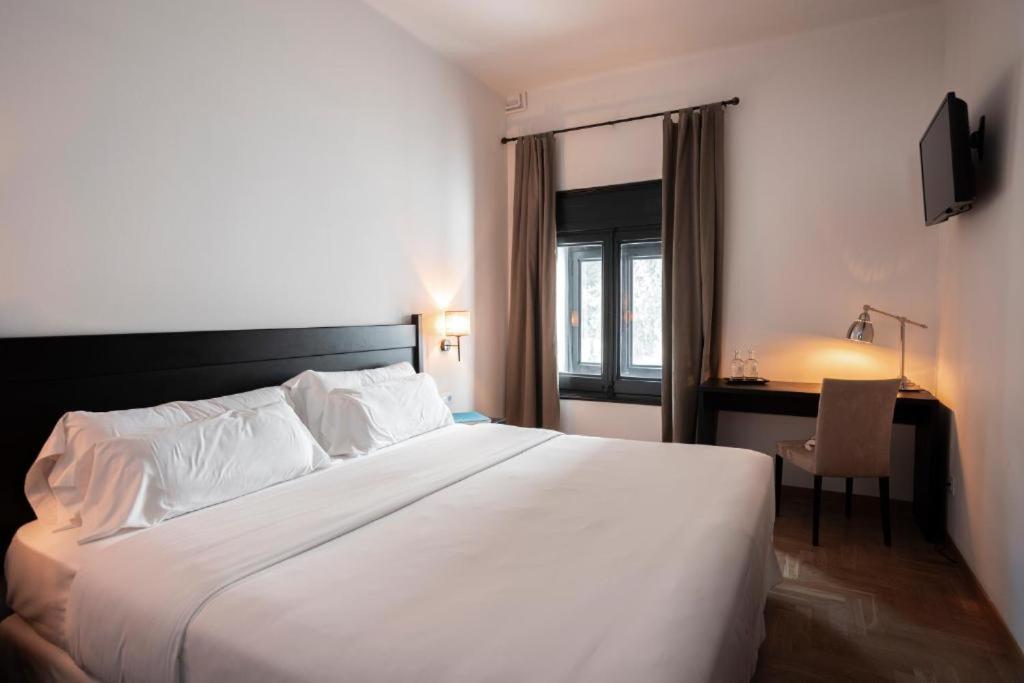 Angelats Hotel - A Signature Boutique Hotel & Restaurant リベス・デ・フレセル エクステリア 写真