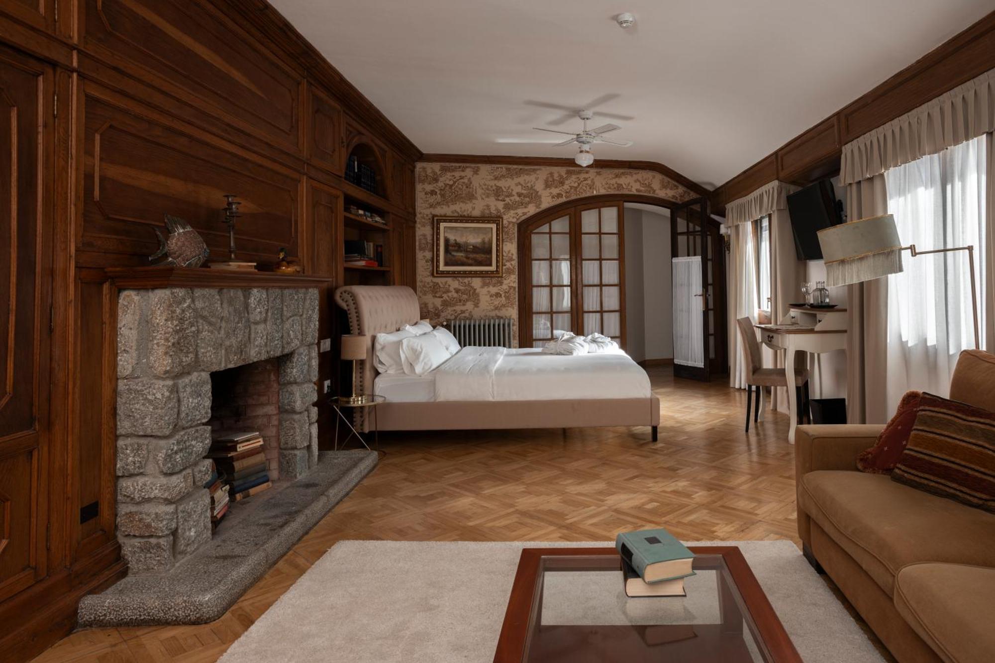 Angelats Hotel - A Signature Boutique Hotel & Restaurant リベス・デ・フレセル エクステリア 写真