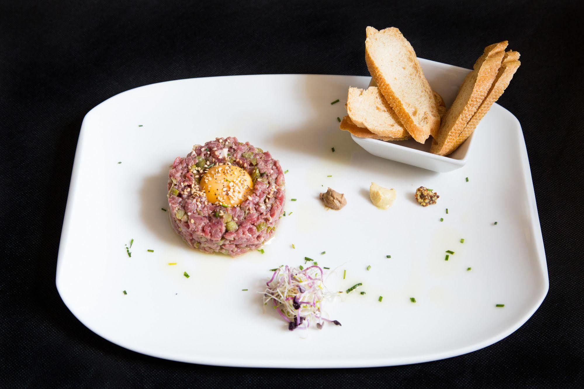 Angelats Hotel - A Signature Boutique Hotel & Restaurant リベス・デ・フレセル エクステリア 写真