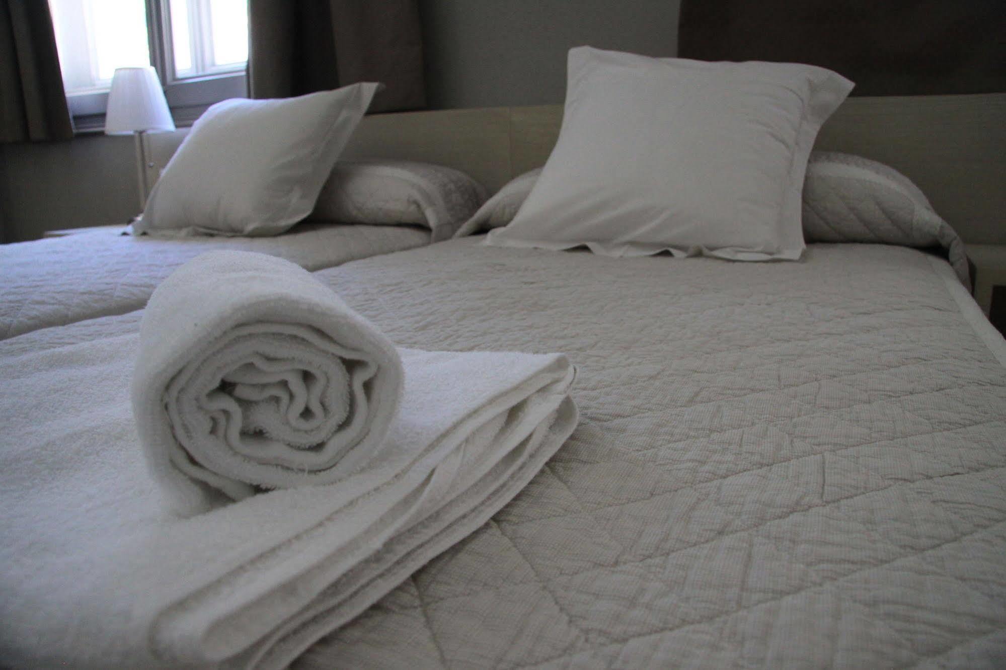 Angelats Hotel - A Signature Boutique Hotel & Restaurant リベス・デ・フレセル エクステリア 写真